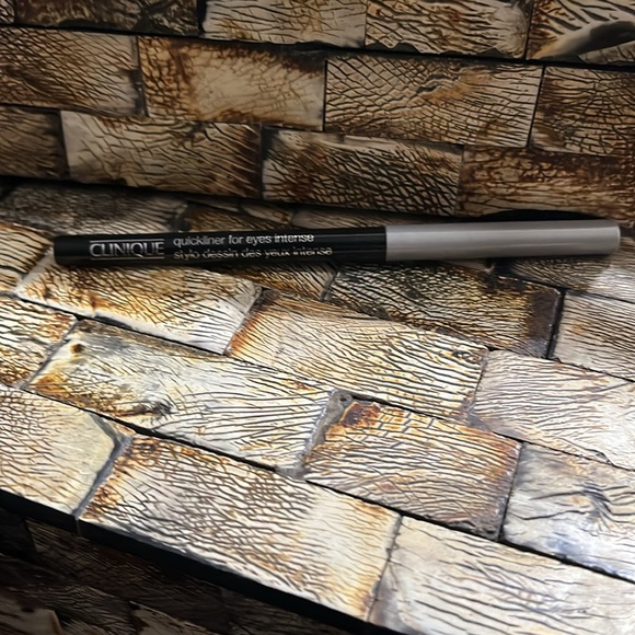 HOST PICK🎉🎈NWT CLINIQUE Powder Blush/Quickliner/Pop Splash Lip Gloss/Blush Brush - Picture 9 of 11